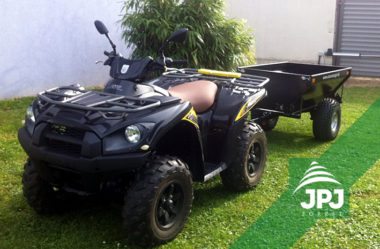 Kawasaki Quad und Anhaenger Farmer