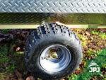 Rad des ATV Anhängers Gärtner